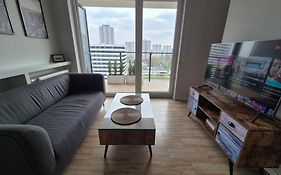 APARTAMENT WŚRÓD 1000cy ŚWIATEŁ - z parkingiem w hali garażowej- duży balkon - piekny widok nocą na panoramę Tysiaclecia